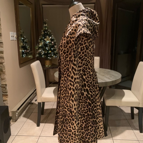 Stunning Leopard Trench lightweight Coat. - Picture 3 of 11